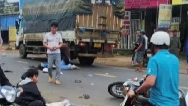 Va chạm xe tải, hai nữ sinh viên thương vong