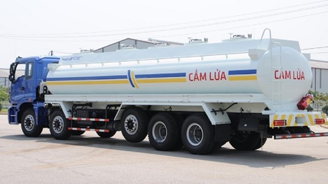 Quy định đối với phương tiện vận chuyển hàng hóa nguy hiểm trên đường bộ từ ngày 1/1/2025