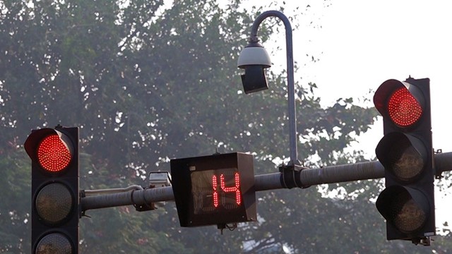 Cần kiểm tra, sửa chữa đèn giao thông bị lỗi để tránh người tham gia giao thông bị “oan”