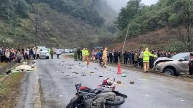 Xe bán tải mất lái va chạm với xe máy, 2 người tử vong tại chỗ