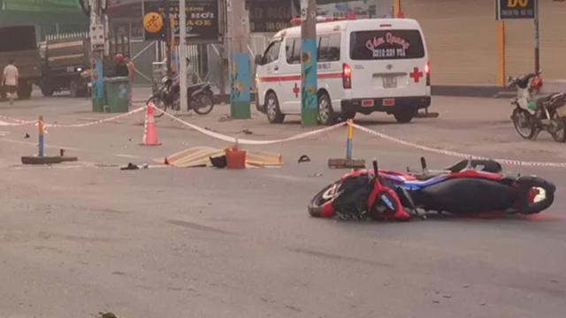 Va chạm với xe container, người đàn ông đi xe máy tử vong