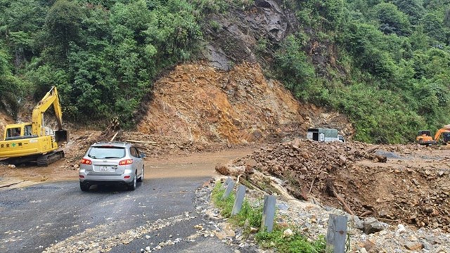 Cấm xe tải, xe khách đi qua đoạn sụt lún trên tỉnh lộ 89B
