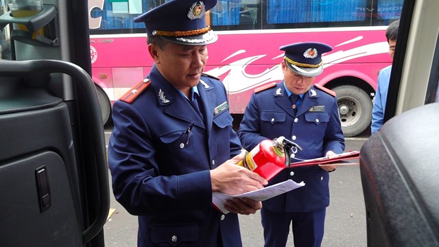 Hà Nội: Siết chặt kiểm tra xe khách dịp cận Tết