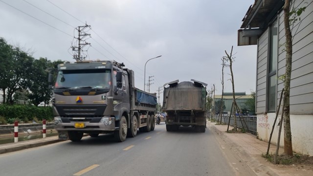 Hà Nội: Đường liên xã lại tấp nập xe quá khổ, quá tải