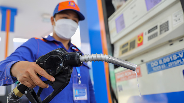 Xăng, dầu đồng loạt giảm giá từ 15 giờ hôm nay