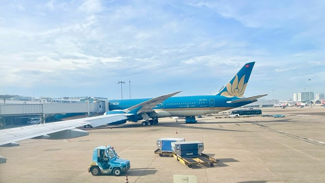 Lý giải nghịch lý: Giá vé tăng cao, doanh nghiệp hàng không vẫn kêu lỗ