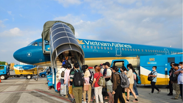 Thị trường vé máy bay nội địa căng thẳng, cách nào hạ nhiệt?