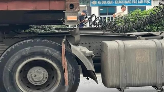 Xe container lấn làn đâm liên hoàn khiến 1 phụ nữ tử vong