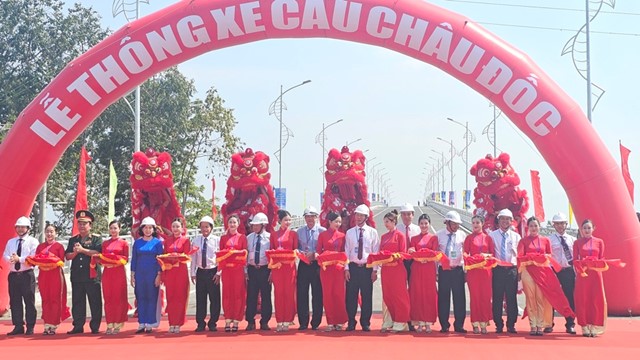 Thông xe cầu Châu Đốc, rút ngắn thời gian Đồng Tháp đi Kiên Giang