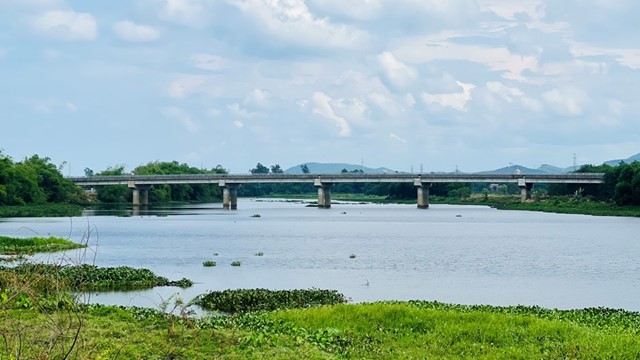 Cận cảnh cầu 250 tỷ ở Quảng Nam “đắp chiếu”