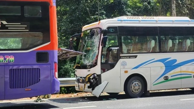 3 xe khách tông nhau trên đèo