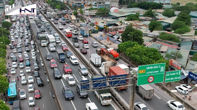 Khắc phục triệt để tình trạng "xe dù, bến cóc", xe tranh giành khách