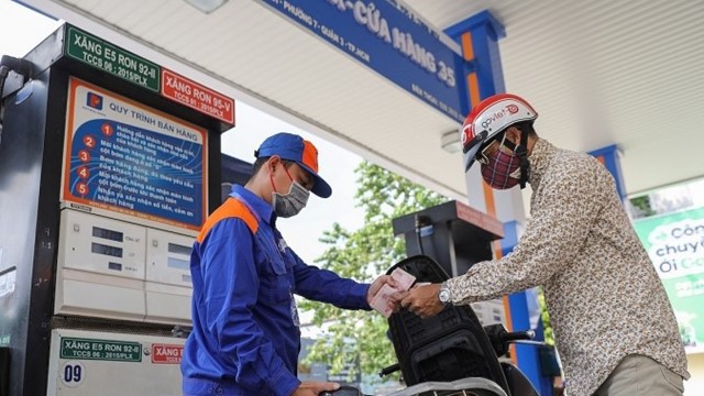 Giá xăng giảm nhỏ giọt từ chiều ngày 21/11