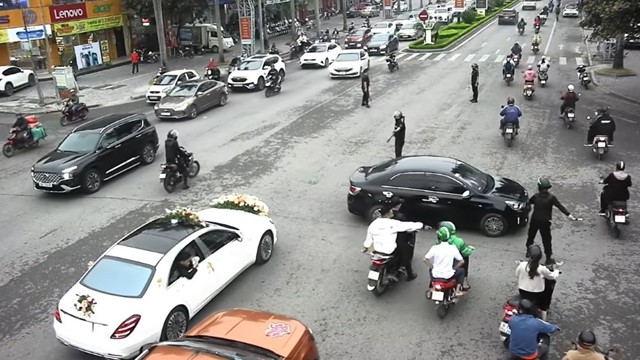 Công an vào cuộc vụ nhóm "vệ sĩ" dẹp đường cho đoàn xe đám cưới