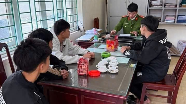 Xử lý nhóm thanh thiếu niên chặt đứt biển số xe máy của người dân