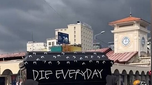 Bắt khẩn cấp 9 người liên quan đến vụ khiêng quan tài diễu phố