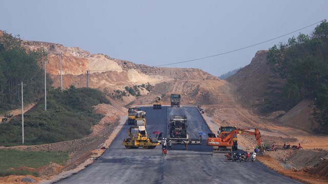 Vì sao nhiều dự án cao tốc đối mặt nguy cơ chậm tiến độ?