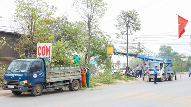 Quốc Oai ra quân giải tỏa hành lang giao thông phục vụ lễ hội chùa Thầy