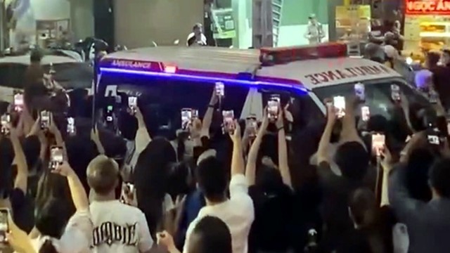 Thông tin bất ngờ về chiếc xe cứu thương chở đoàn diễn viên đến họp báo