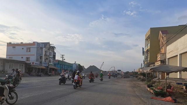 TP Hồ Chí Minh: Dự án mở rộng Quốc lộ 50 chưa về đích vì vướng 2 hộ dân