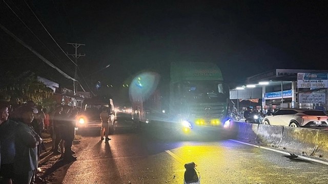 Cảnh báo tai nạn giao thông do dừng, đỗ xe ven đường