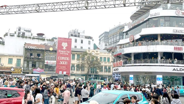 Chụp ảnh trên đường gây cản trở giao thông, có thể bị xử phạt