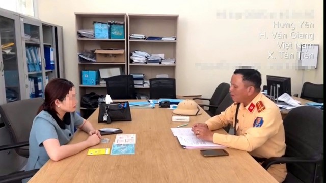 Nữ tài xế điều khiển ô tô đi ngược chiều trên cao tốc đối diện mức phạt 30-40 triệu đồng