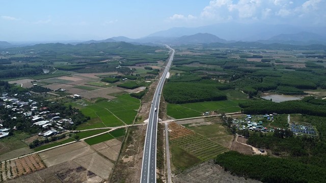 Chính thức thông xe hơn 70km cao tốc Vân Phong - Nha Trang