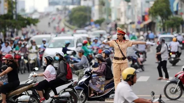 Hà Nội tăng cường triển khai Luật Trật tự, an toàn giao thông đường bộ