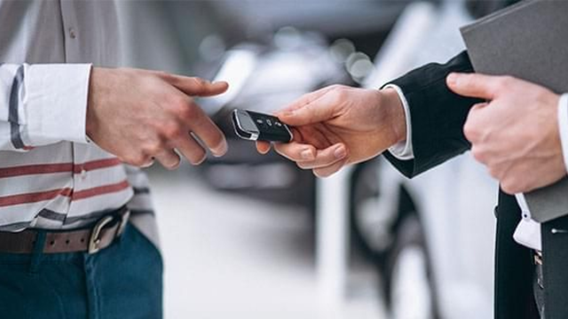 Dịch vụ lái xe hộ cho người uống rượu tăng "nhiệt" trong dịp lễ 30/4