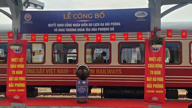 Khai trương đoàn tàu chất lượng cao Hoa Phượng Đỏ tuyến Hà Nội - Hải Phòng