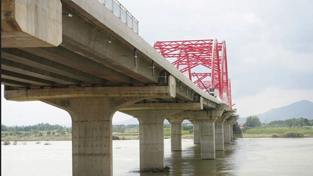 Tên gọi của cầu vòm thép đầu tiên bắc qua sông Trà Khúc gặp "trục trặc"