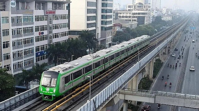 Khắc phục lỗi rò rỉ nước từ máy điều hòa trên tàu điện Cát Linh - Hà Đông