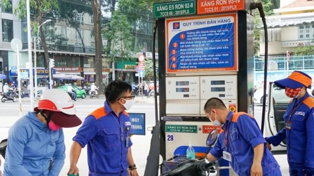 Giá xăng giảm, giá dầu tăng từ chiều 22/5