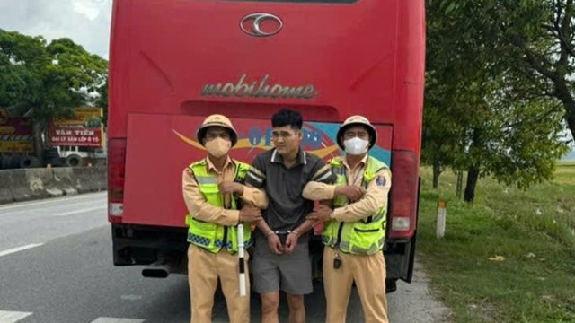 Bắt kẻ dùng dao cướp cửa hàng tạp hoá ở Hà Nội