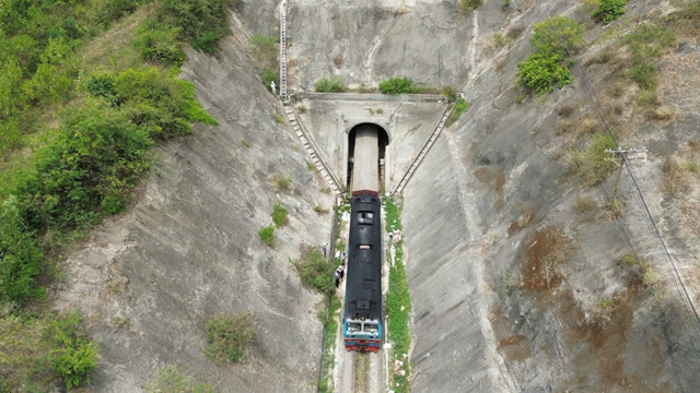 Ngành đường sắt Việt Nam lần đầu áp dụng điện mặt trời tại hầm Đèo Cả