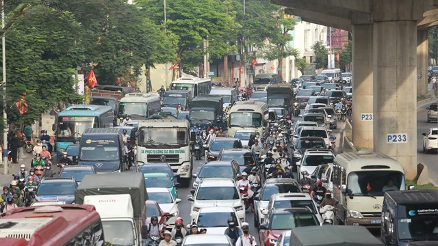 Điều chỉnh giao thông nhiều điểm đen ùn tắc