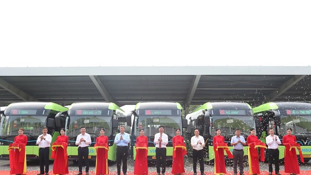 Hà Nội: khai trương tuyến xe buýt điện số 43