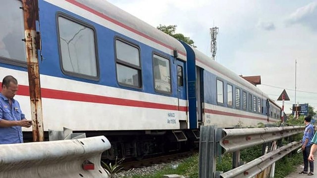 Người phụ nữ bị tàu hỏa đâm tử vong gần ga Văn Điển