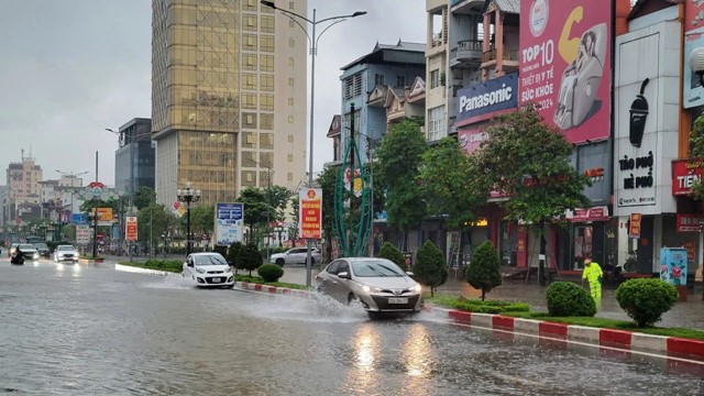 Mưa lớn gây ngập nhiều tuyến đường tại Thái Nguyên
