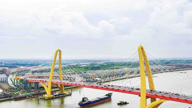 Thông xe cầu Hoàng Gia