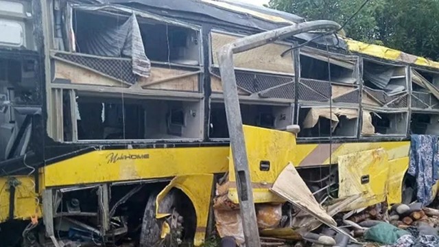 Hà Tĩnh: lật xe khách trên quốc lộ 1A, 9 người tử vong