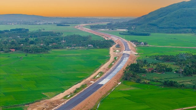 Chậm nhất 30/8 phải thông tuyến cao tốc Quảng Ngãi - Hoài Nhơn