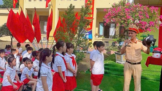 Xây dựng văn hoá giao thông từ lứa tuổi học sinh 