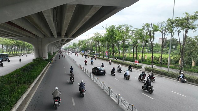 Xem xét phương án giảm thiểu ùn tắc giao thông bằng phân làn cứng