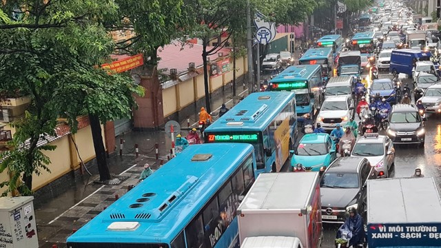 Lái xe buýt bị hành hung