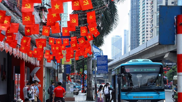 Nhân lên hình ảnh đẹp, thân thiện của xe buýt Thủ đô