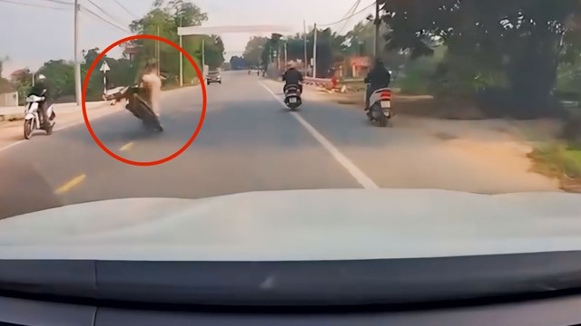 Tạm giữ đối tượng đâm thẳng xe vào tổ tuần tra giao thông