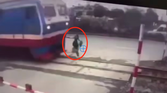 Hưng Yên: Nữ sinh bị đâm tử vong khi băng qua đường tàu