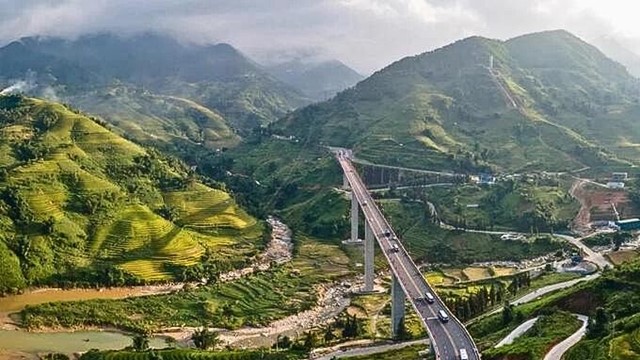 Tạm dừng thu phí BOT đường nối cao tốc Nội Bài - Lào Cai đi Sa Pa